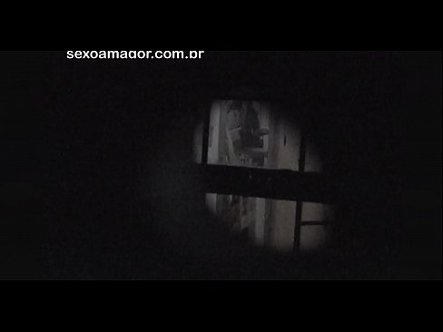 ❤️ Blondie ezkutuan grabatzen du auzoko voyeur batek adreilu hutsen atzean ezkutatuta ️ Izorratu bideoa pornoan eu.passenger33.ru ﹏
